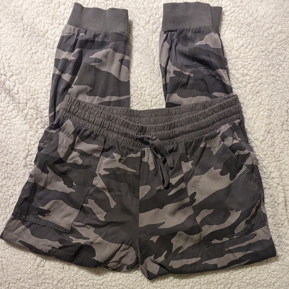 EUC Splendid grey black 100% rayon oversized cargo pockets elastic drawstring
